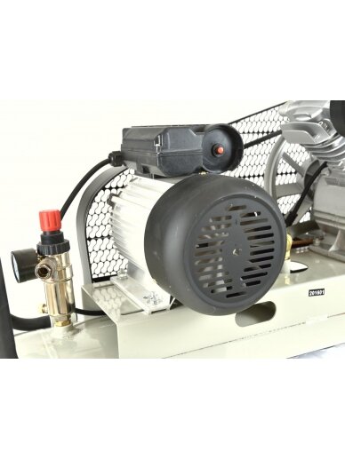 100L alyva suteptas oro kompresorius V-Twin 9 bar 390 l/min 7 100L alyva suteptas oro kompresorius V-Twin 9 bar 390 l/min 7