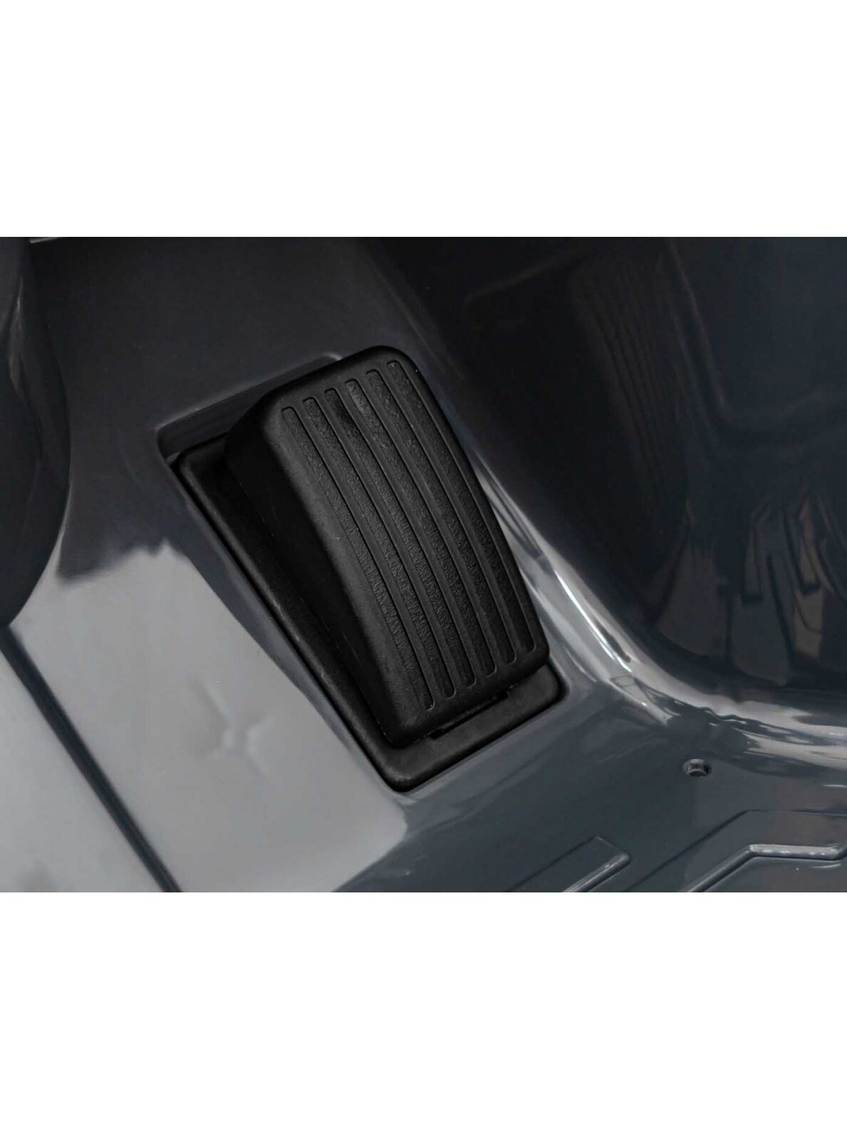 Audi RSQ E-TRON Pilka Elektromobilis vaikams 11