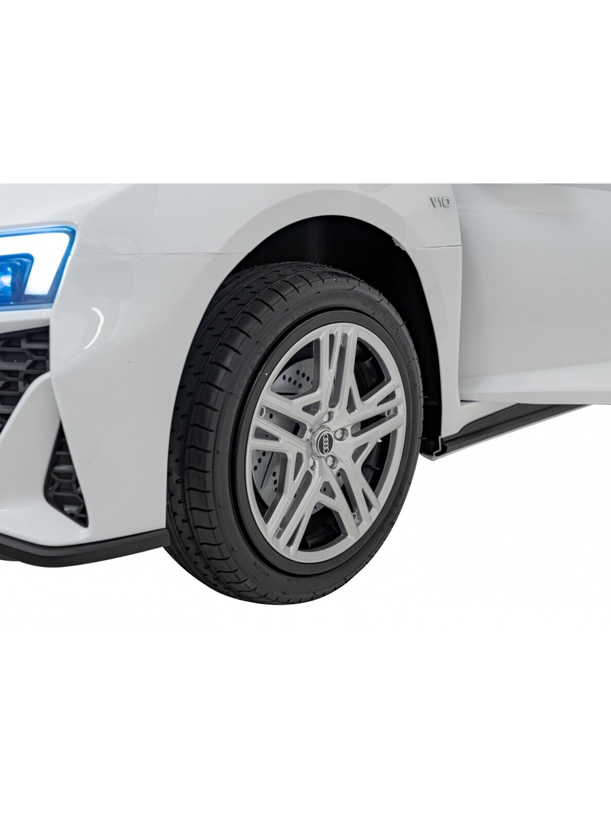 Audi Spyder R8 LIFT Elektromobilis vaikams Balta 10 Audi Spyder R8 LIFT Elektromobilis vaikams Balta 10