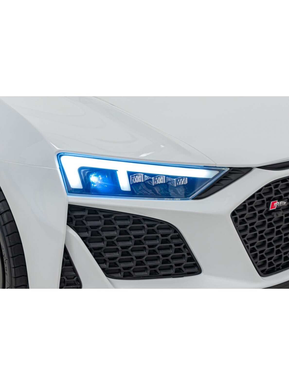 Audi Spyder R8 LIFT Elektromobilis vaikams Balta 11
