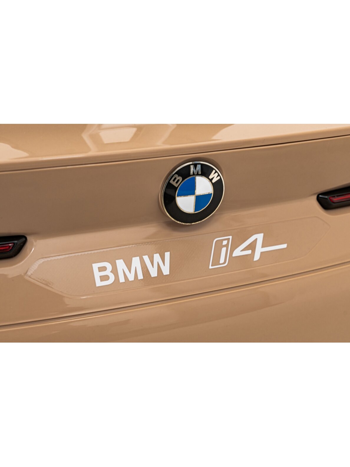 BMW I4 Gold 15