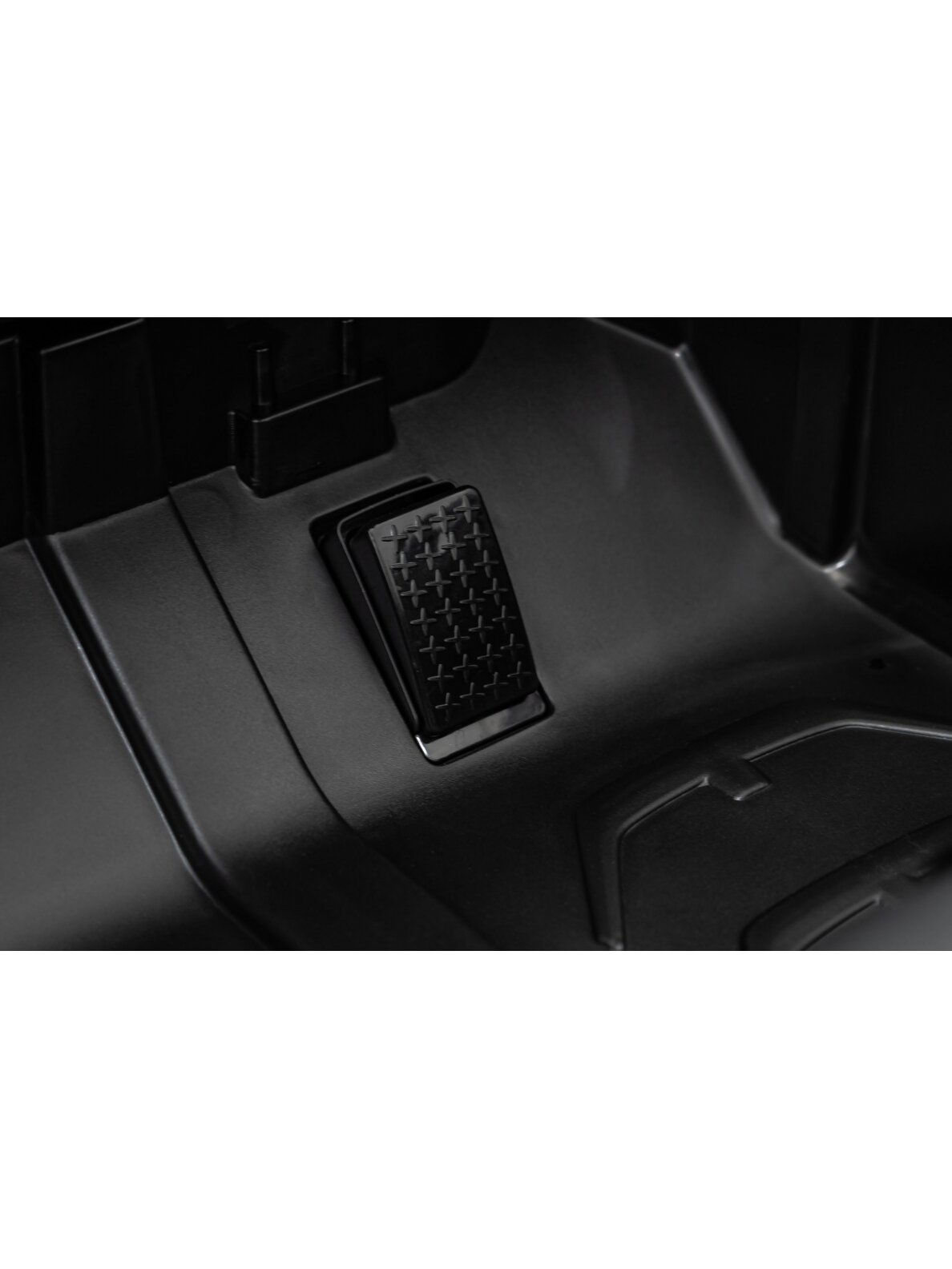 BMW I4 juodas 13