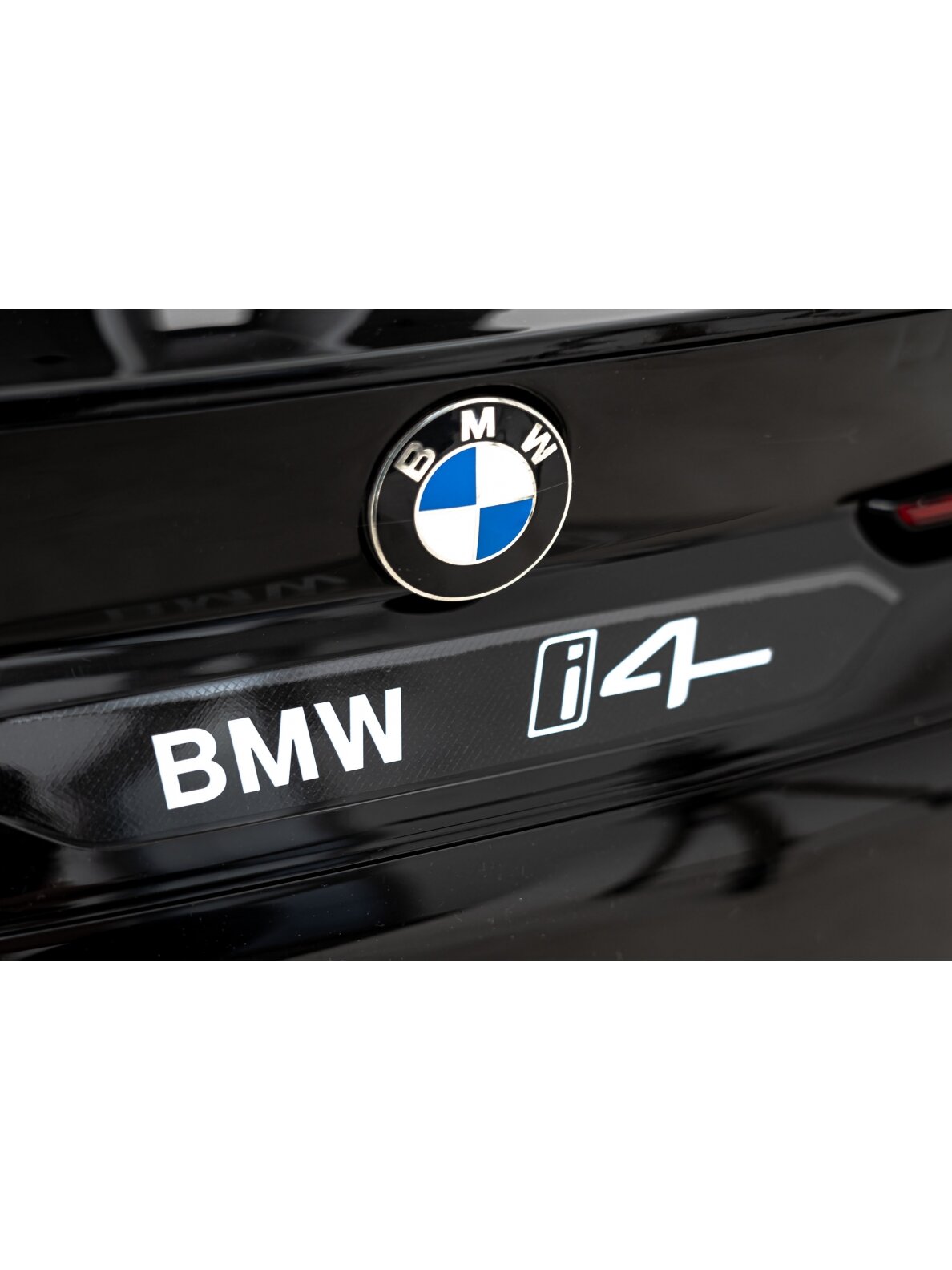 BMW I4 juodas 15