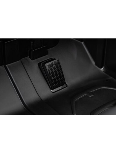 BMW I4 juodas 13