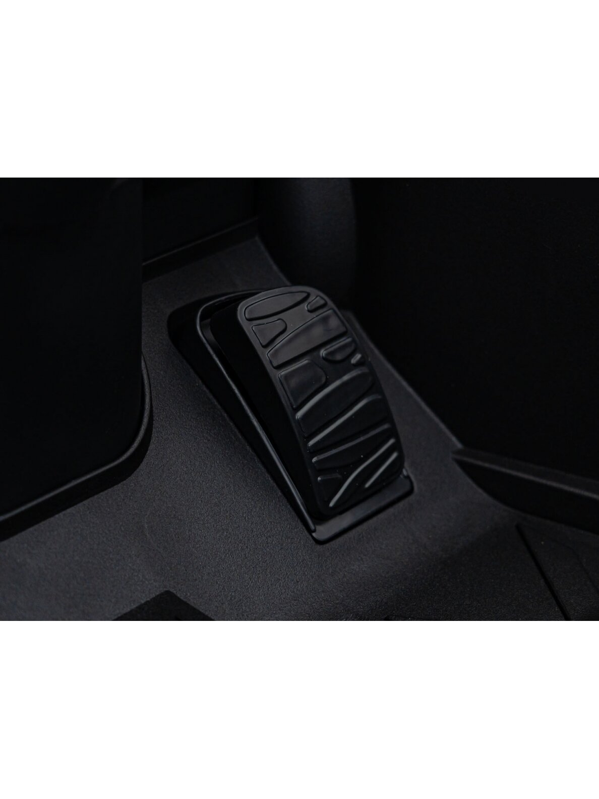 Lamborghini Revuelto Juoda Elektromobilis vaikams 20 Lamborghini Revuelto Juoda Elektromobilis vaikams 20