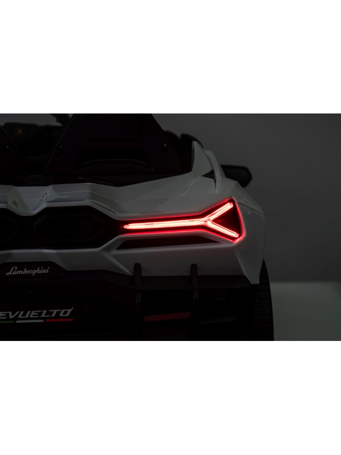 Lamborghini Revuelto XL STRONG Balta Elektromobilis vaikams 12 Lamborghini Revuelto XL STRONG Balta Elektromobilis vaikams 12
