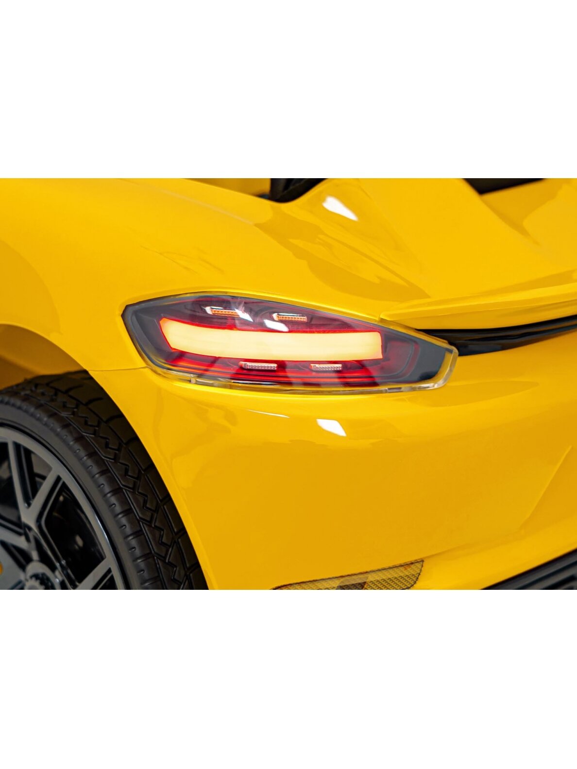 Porsche Spyder RS 718 Elektromobilis vaikamss dažymas geltona spalva 15 Porsche Spyder RS 718 Elektromobilis vaikamss dažymas geltona spalva 15