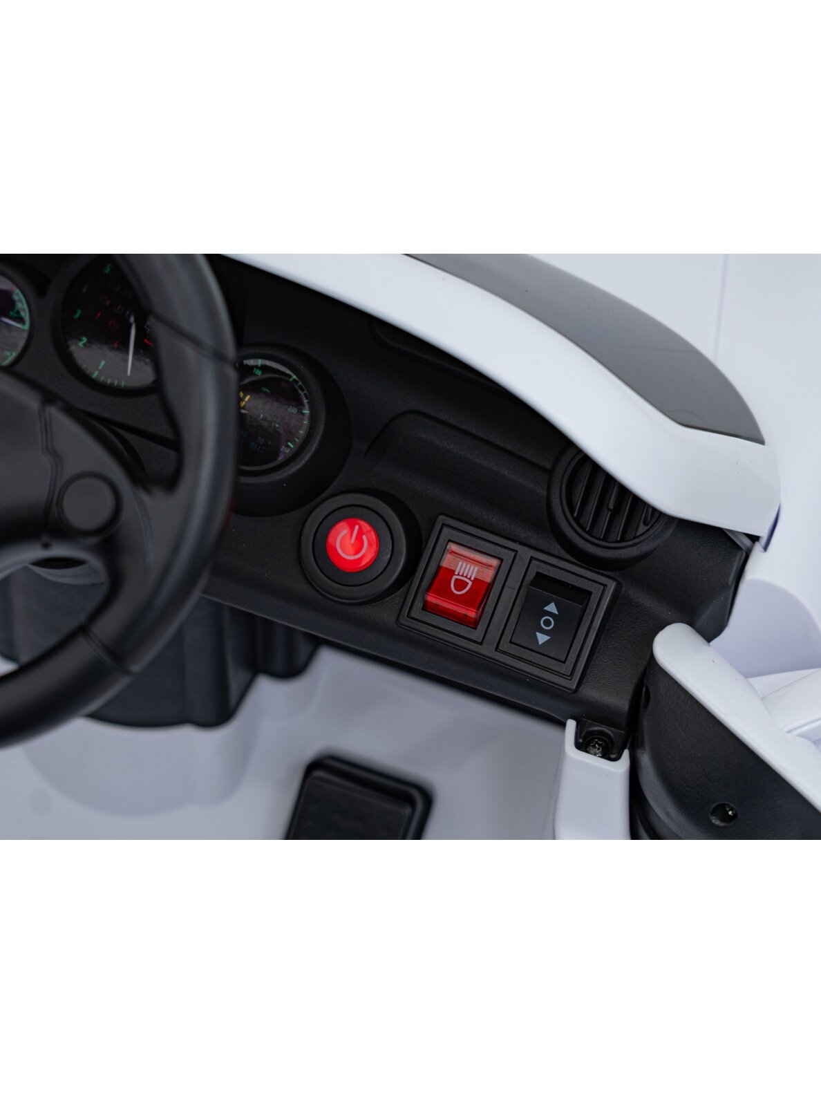 RUF CTR3 baltos spalvos Elektromobilis vaikams 1 RUF CTR3 baltos spalvos Elektromobilis vaikams 1