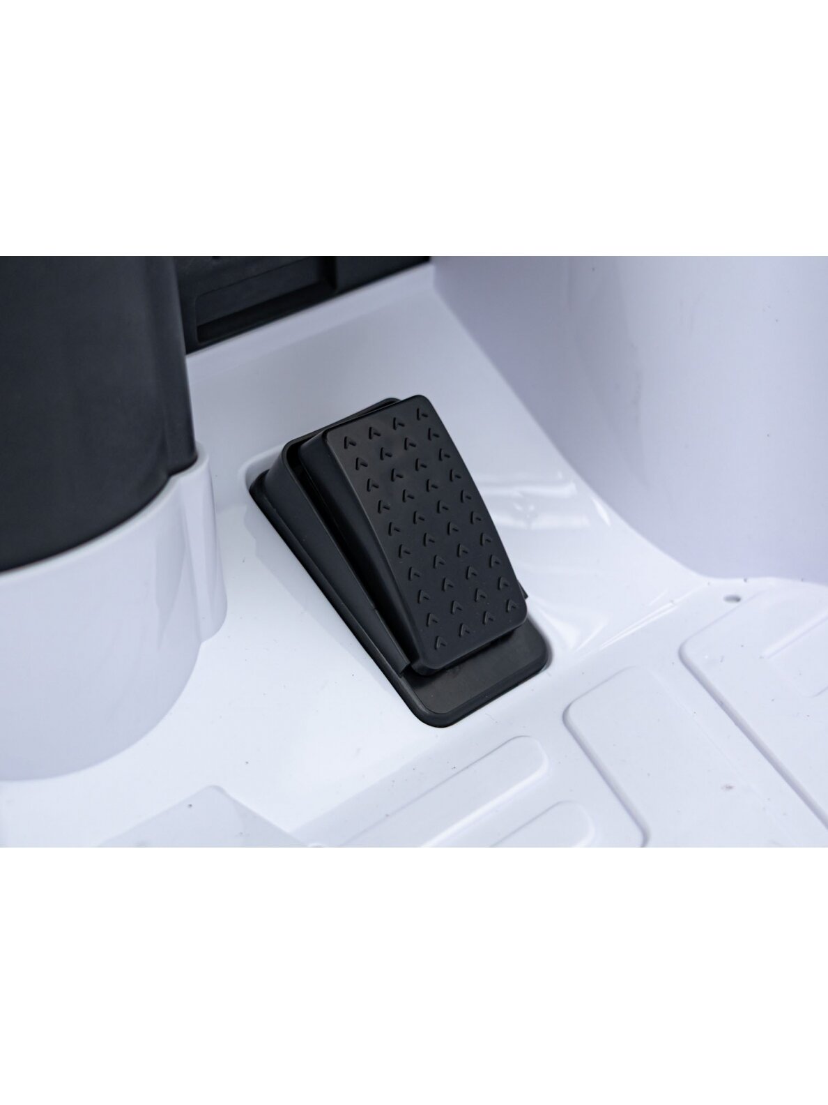 RUF CTR3 baltos spalvos Elektromobilis vaikams 5